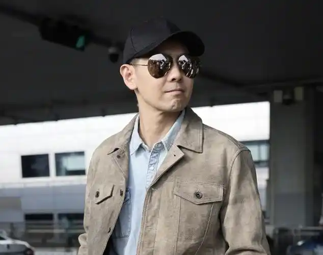 笑容僵硬下巴坑洼林志颖现身湖南录披哥3脸却回不去了