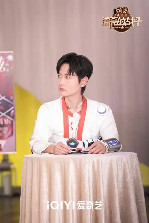 【漂亮珍藏馆】飞行勇士@孟鹤堂剧照掉落,接梗抛梗统统不在话下,欢乐