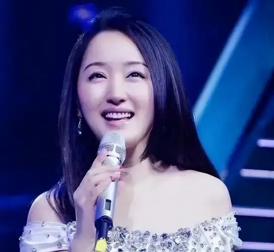 回顾杨钰莹妈妈熊永红怀孕时丈夫离世女儿用孝心托起她的晚年