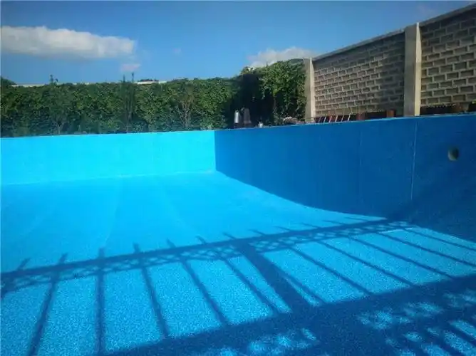 戏水池地面胶膜泳池生产厂家游泳池好选择