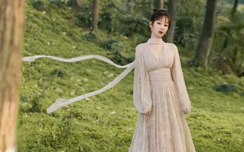 杨紫优雅浪漫高清桌面壁纸