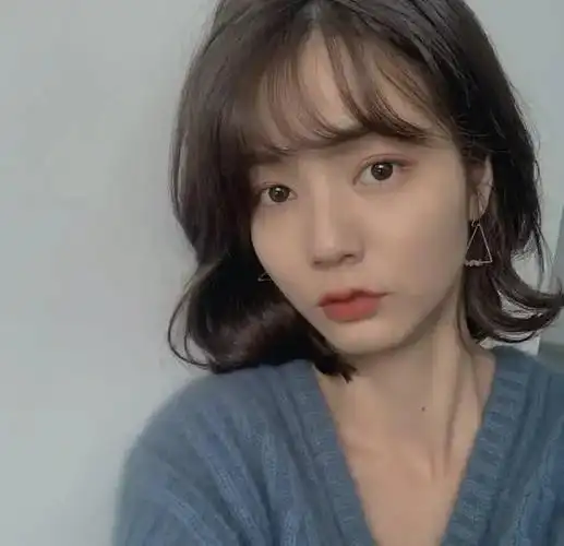 40岁女人留什么发型?分享3款利落又减龄的"短烫卷",特好打理