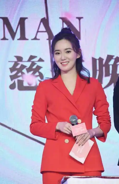 江铠同太会穿了一字肩仙女纱裙这仙女造型凹得太漂亮了