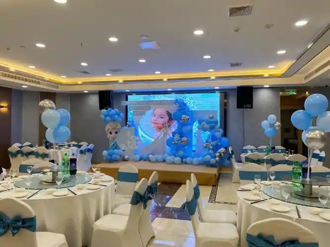 堃记重庆宴冰雪奇缘主题10岁生日气球布置