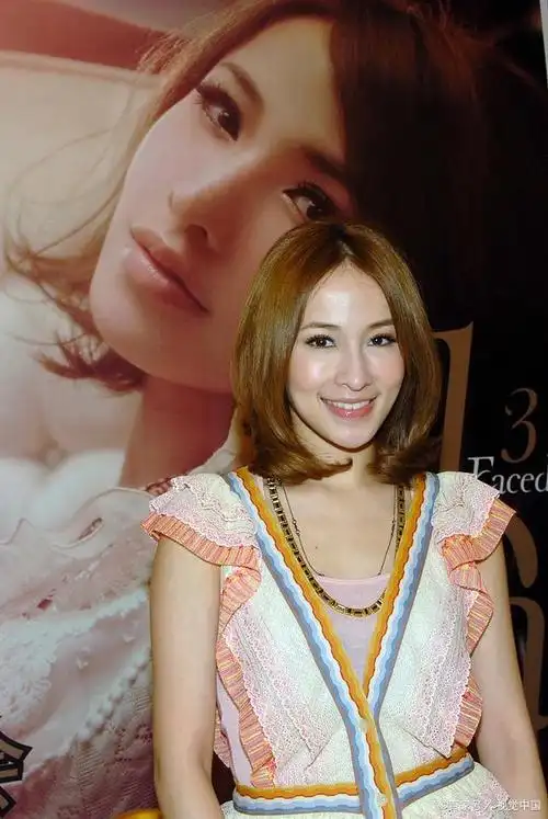 萧亚轩突然直播回答问题