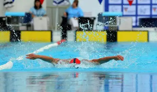 蝴蝶游泳风格图片