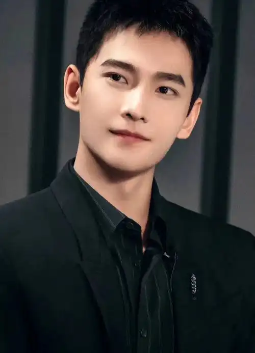 杨洋回应近期争议网络上的事情看看就好不要过多在意