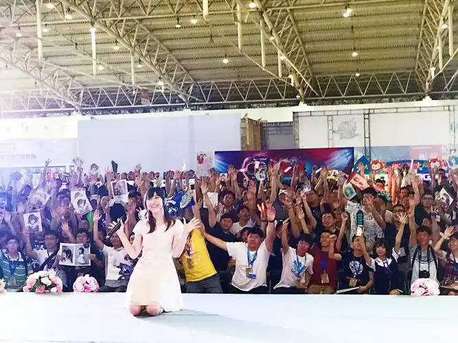 愿意付费,训练有素,懂得应援文化.这群男生的表现让高东旭心里有了谱.