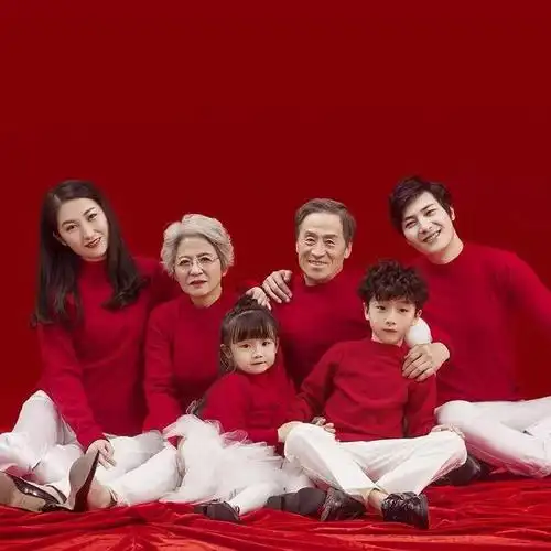 年末回馈 99元抢购1288元外景全家福 4人化妆造型 8套服装 底片全送?