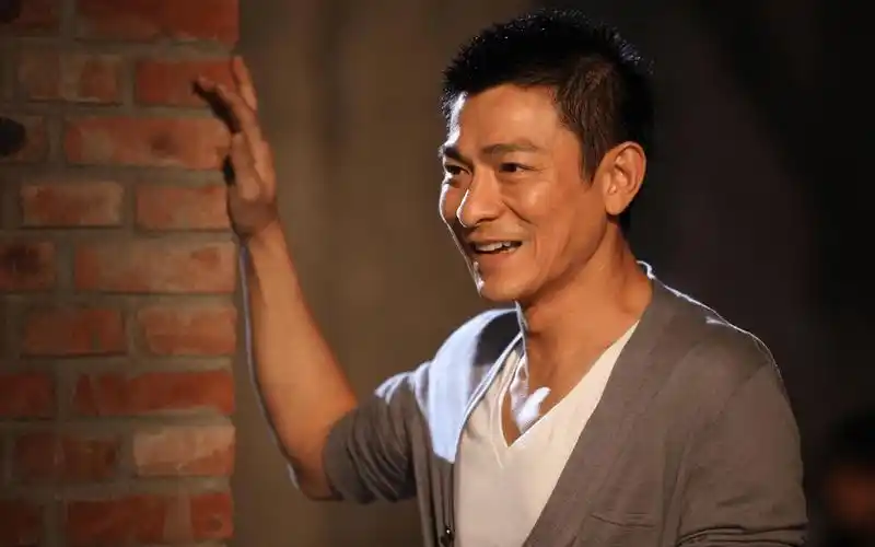 原创那些年刘德华剪过的发型总有一款帅到你一般人还真驾驭不了