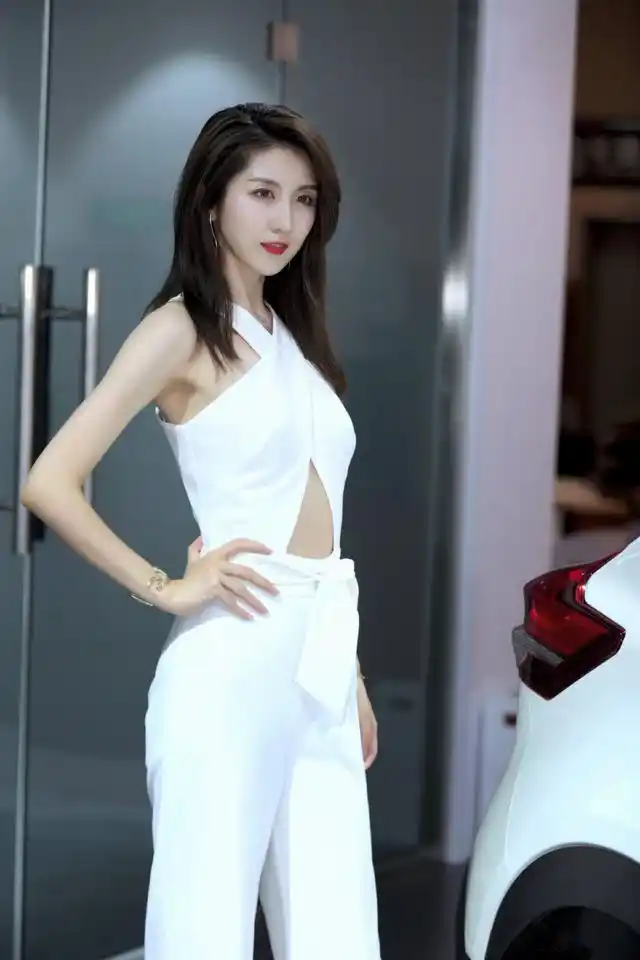 2020深圳国际车展,青春靓丽女神车模齐聚