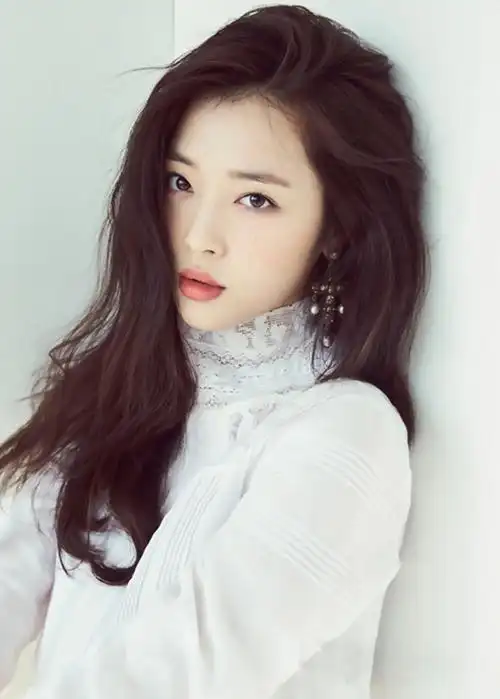 雪莉拍摄春装写真 小清新装扮更显清纯