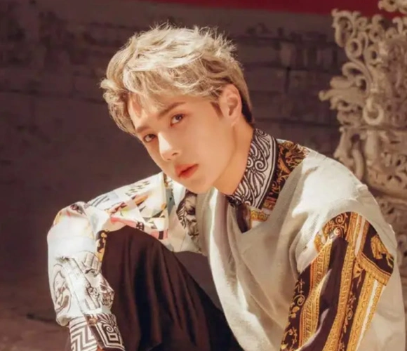 男星银发造型扛住肖战逃过王一博却为张若昀动心了