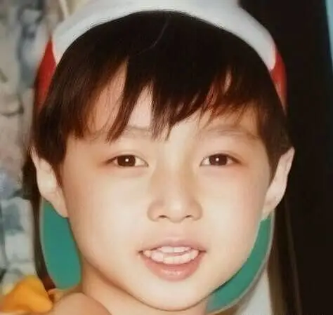 zyx小时候好像橱窗里的娃娃,太好看了吧 —— 晋江文学城网友交流区