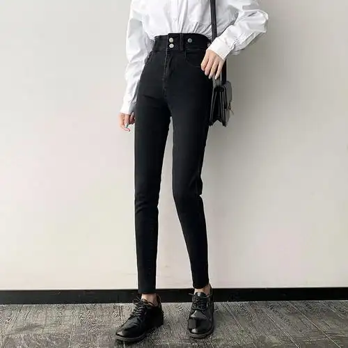 女士黑色小脚裤配什么衣服好看