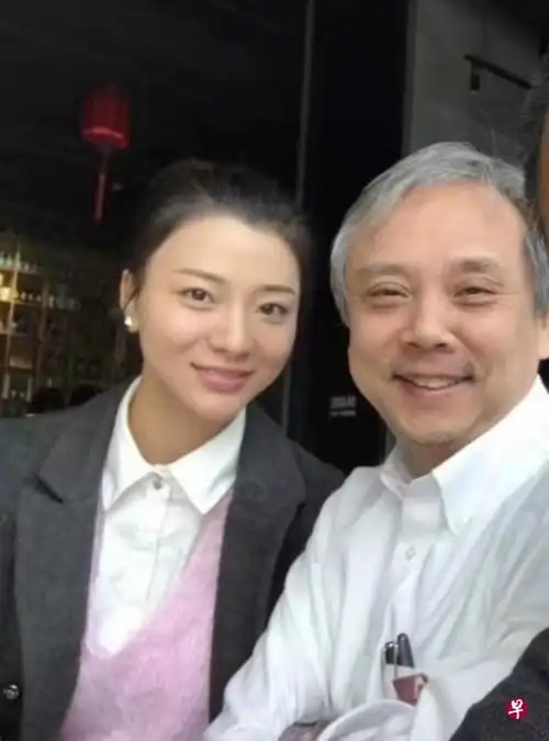 陈嘉上娶小30岁娇妻 默认双喜临门