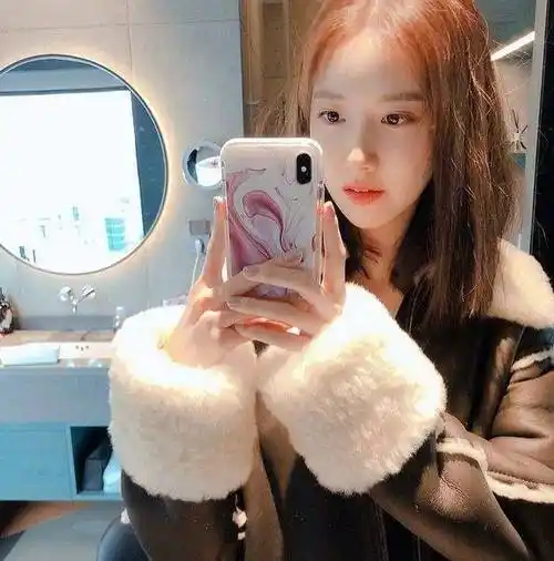 堪称自拍匠人的林允儿,可以出一本自拍教科书了_姐姐_镜头_风格