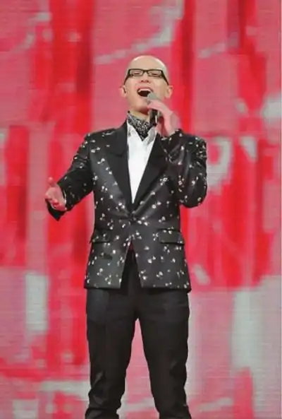 除夕夜,平安代表《中国好声音》亮相央视春晚舞台,以一曲《我爱你中国