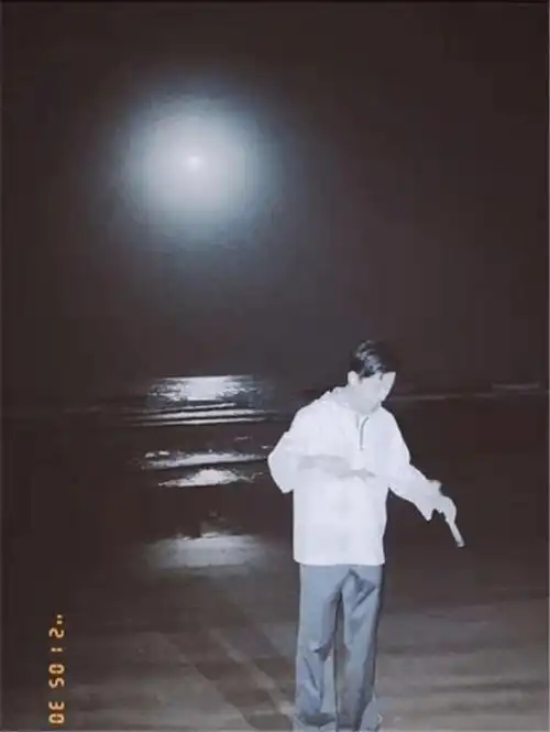 肖战海边玩泡泡少年感十足,笑容甜美超治愈,阳光帅气惹人爱