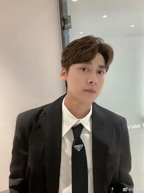 与李易峰一六相伴一路爱##挑战每天按相册顺序发一张李易峰的照片