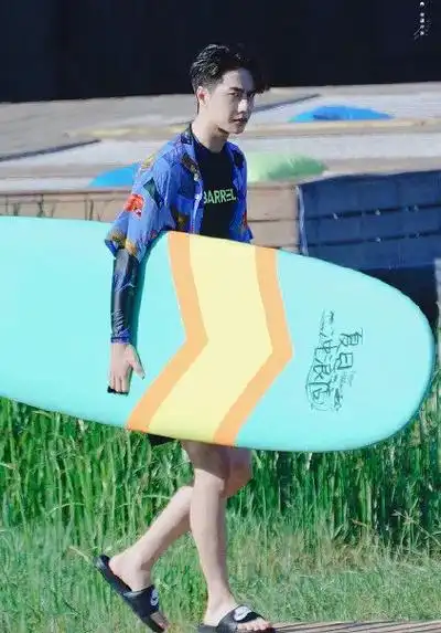 你们要的肖战王一博的光脚来啦