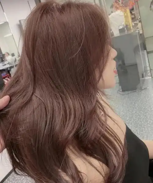 染头发什么颜色好看,头发染什么颜色可以显白?青木茶图90