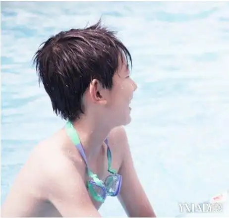 【图】tfboys王俊凯泳照分享 乐翻天的他们