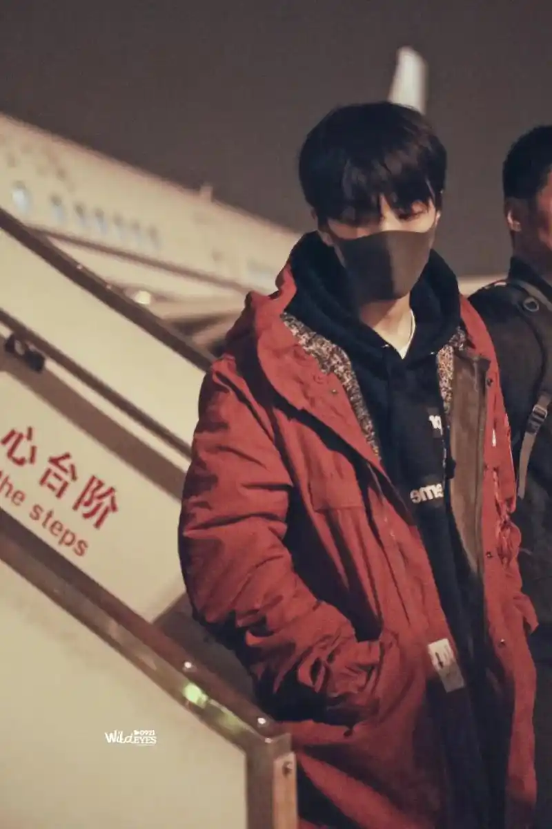 原来的小凯好喜欢戴这款口罩.#王俊凯 他的脸真的好小#记得开 - 抖音