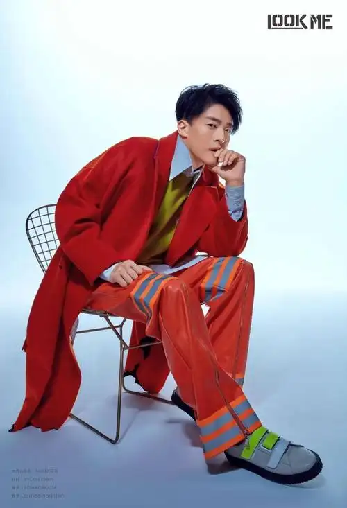 孙艺洲《lookme》杂志大片释出 早春时尚飒爽利落