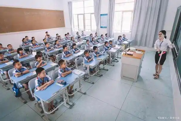 当小学生上课,注意力想要集中,父母要进行积极引导