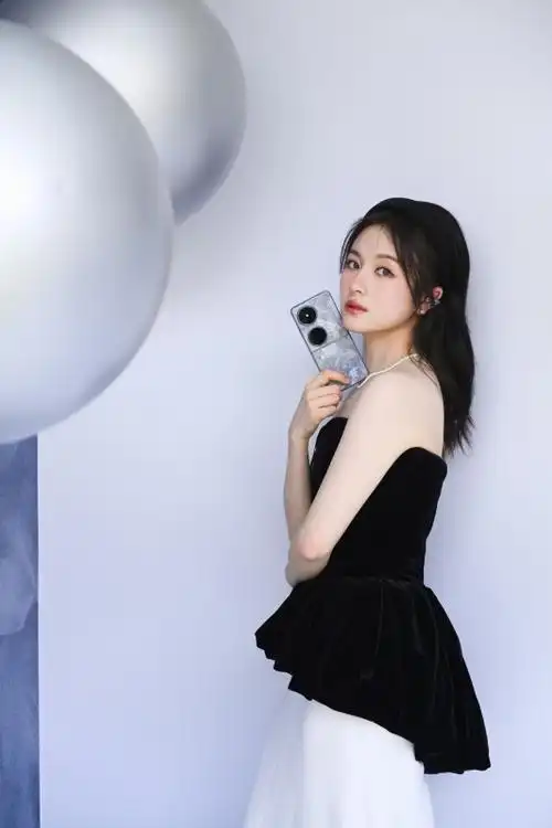 李兰迪线下活动饭拍##李兰迪黑色丝绒礼裙