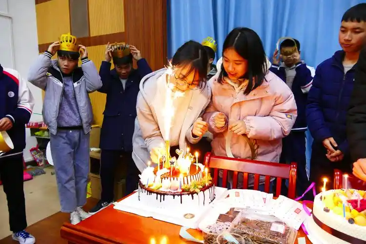 2004班&2005班元旦生日晚会剪影