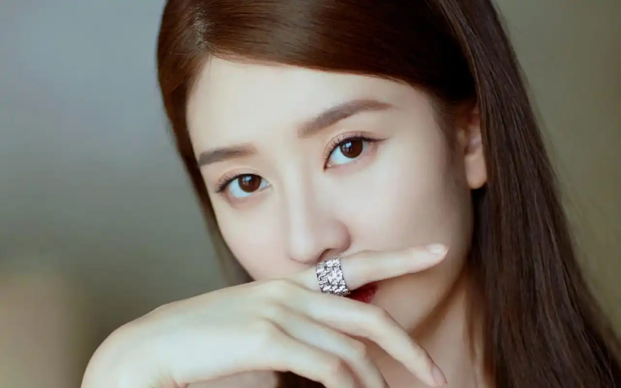 首页 桌面壁纸 乔欣清新迷人写真图片桌面壁纸上一张下一张查看原图