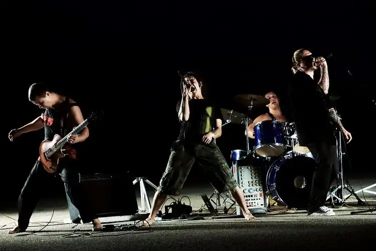 据考证,20世纪20年代末期到30年代初期,一些西海岸的大乐队比如吉姆