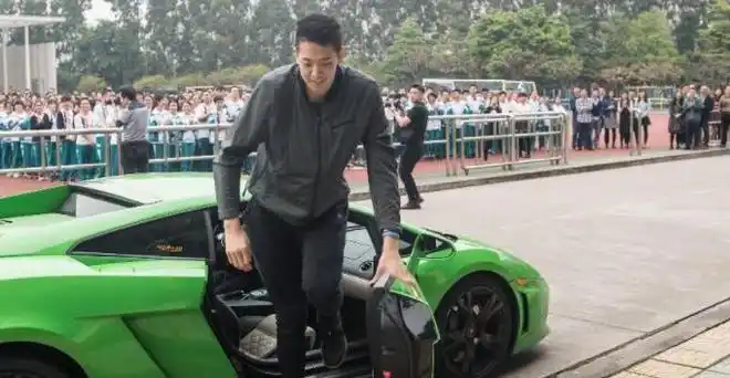 23岁时的易建联与23岁时的沈梓捷全面数据对比