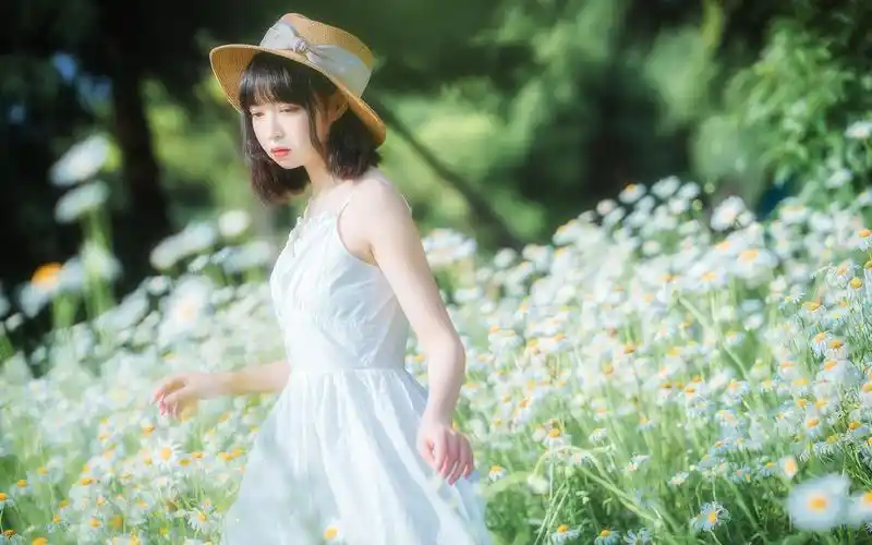 小清新森系美女白嫩肌肤甜美田园风写真