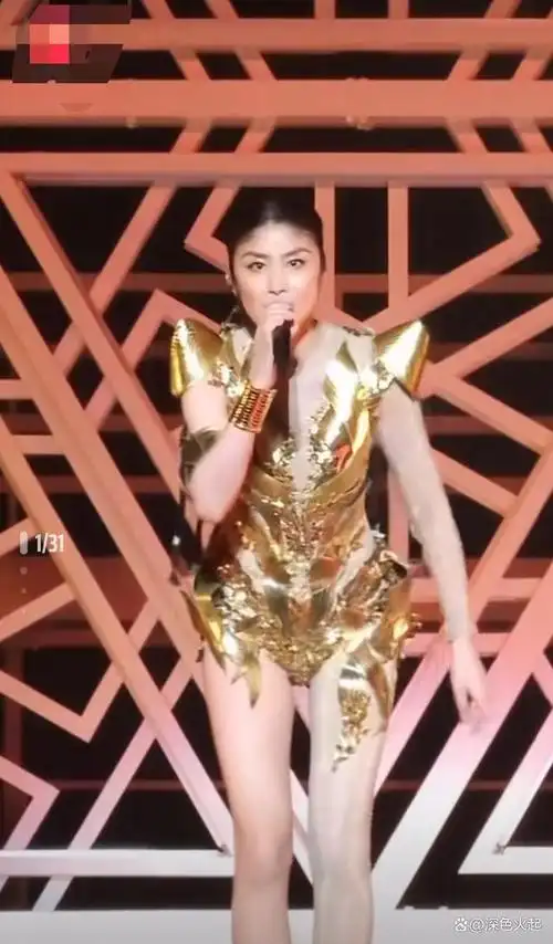 陈慧琳澳门演唱会开唱,一出场就惊艳全场,这气质哪像50多的人啊
