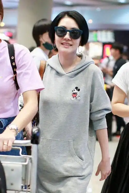 卫衣算啥小s徐熙娣穿的卫衣裙才真洋气配沙宣头太潮