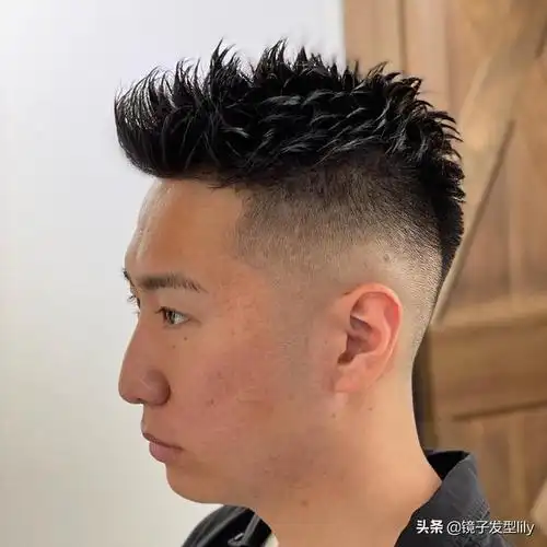 飞机头发型怎么弄(男士烫发超帅短发飞机头)(1)