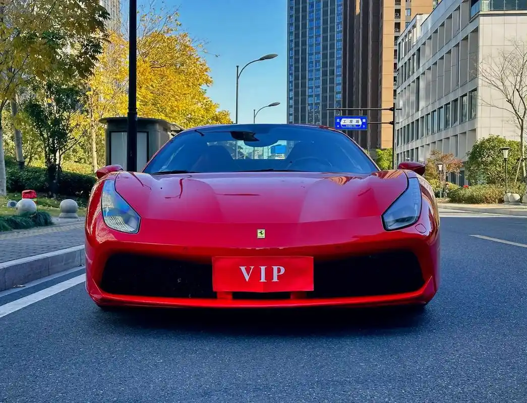 法拉利488,2门2座硬顶敞篷跑车,2017年12月上牌,3 - 抖音
