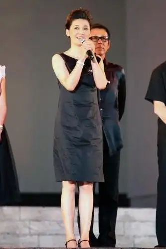 徐帆"m计划"将办画展 电影主创戴logo支持