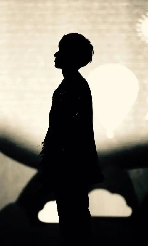 王源剪影图片合集,360度帅气无死角