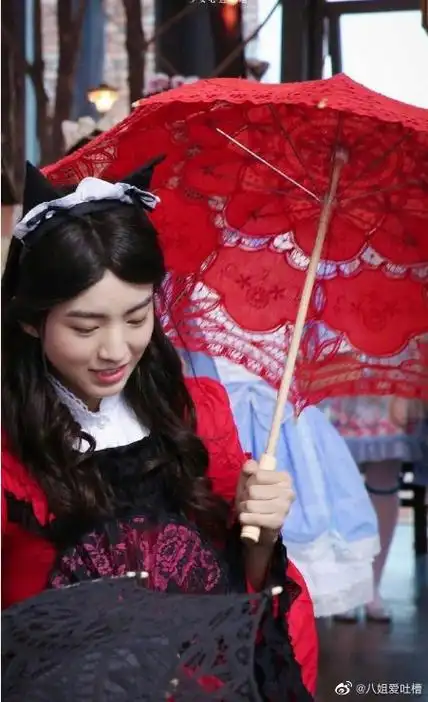 男扮女装的王俊凯真的好好看,肤白貌美大长腿,还是御姐风哦.