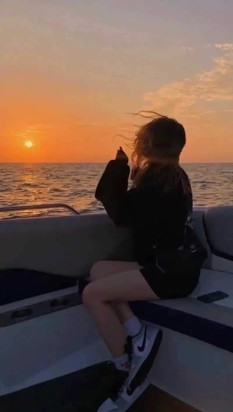 好喜欢这种黄昏呀94.1,成长是属于一个人的孤独旅行,但好在 - 抖音