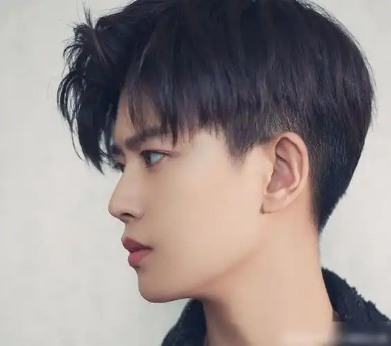 任嘉伦的加分项侧颜是一个重点选择角色幅度也宽了