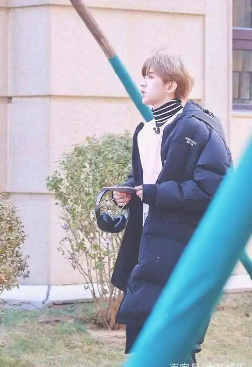 蔡徐坤别再散发你的魅力了!_ikun_舞台_守护