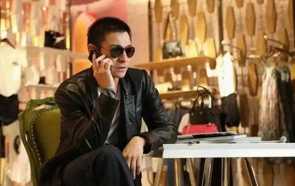 皮衣天王刘德华从赌神到莫斯科行动穿了30多年皮衣