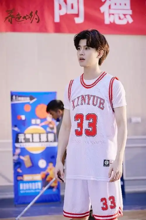 打篮球的样子真的太帅啦99任嘉伦|任嘉伦暮色心约祁连山|任嘉伦暮色