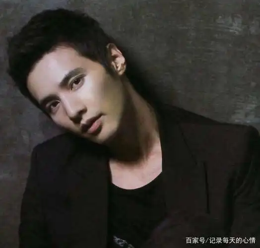 《蓝色生死恋》那个帅气十足的元斌