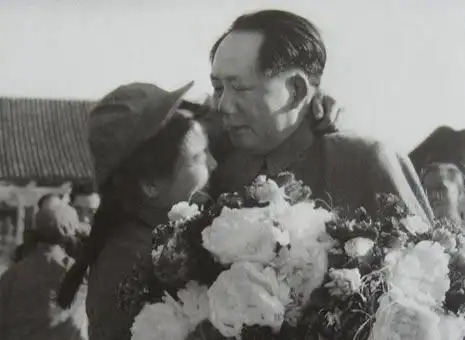 毛岸英牺牲后 罕见毛主席悲伤照片